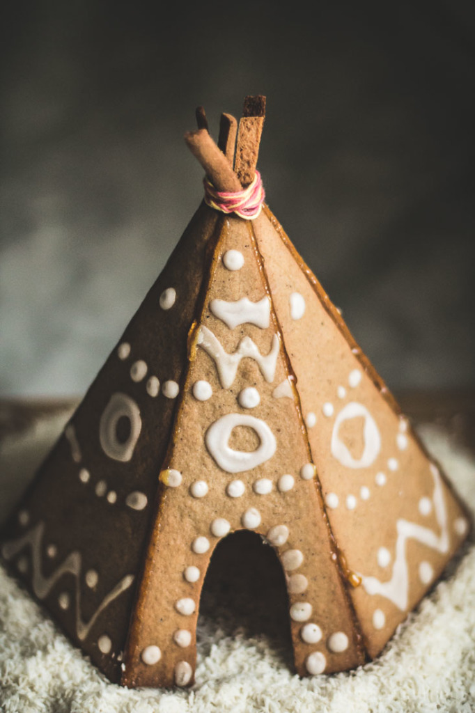 gingerbread house tipi-11
